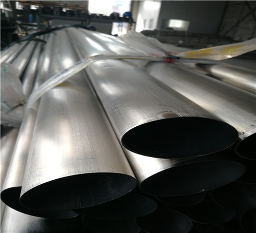 宏观区域受到负面抑制，钢铁继续震荡